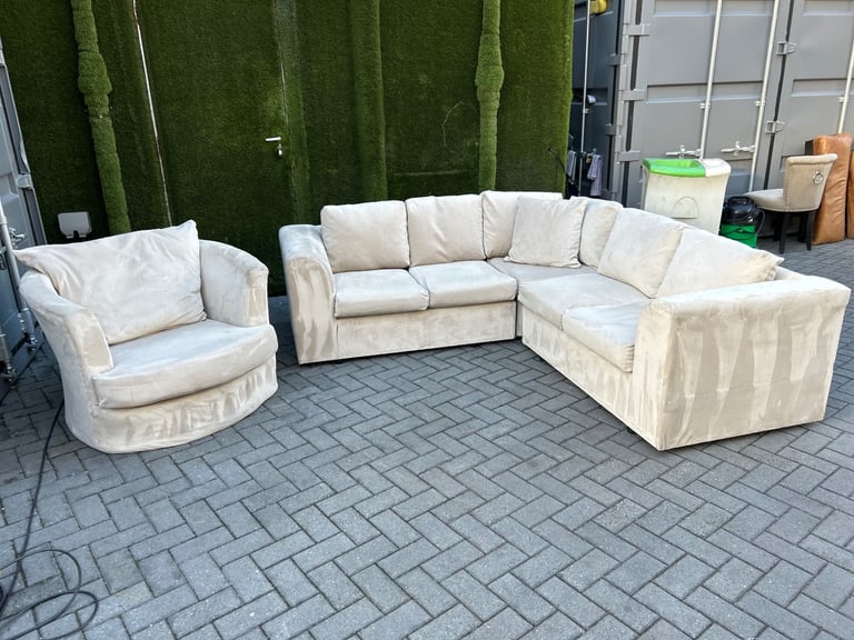 French velvet light beige corner sofa with matching cuddle chair DELIVERY AVAILABLE 🚚