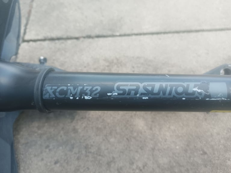 Sr Suntour XCM32 Boost RL T-Bolt suspension fork 27.5" & mudguard