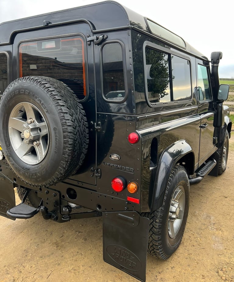 2011 - 61 Land Rover Defender 90 2.2 TDCi XS 4WD SWB Euro 5 WINDOW VAN Diesel
