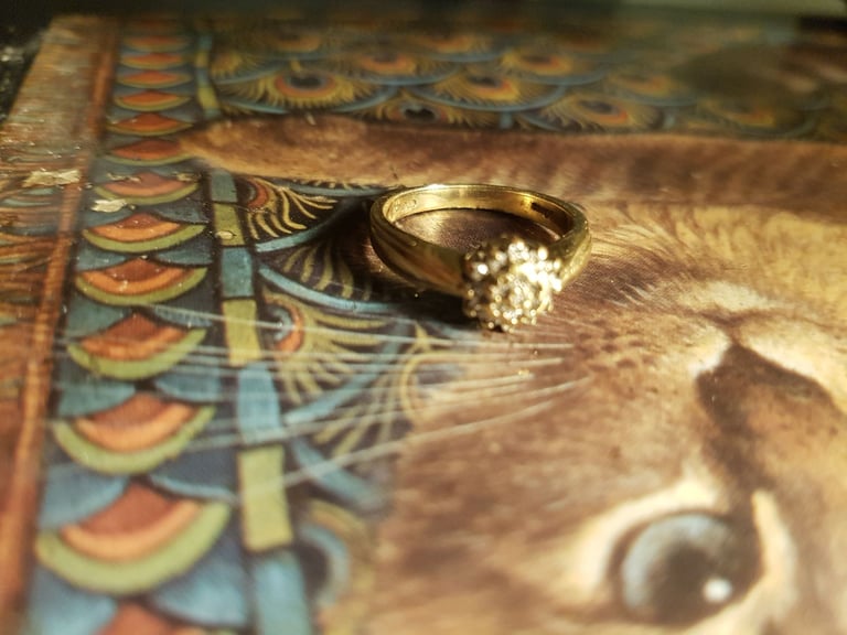 9ct Gold Diamond Cluster Ring size m 1/2