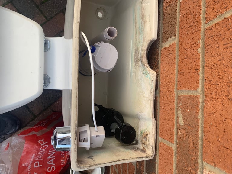 Toilet - and cistern ceramic 