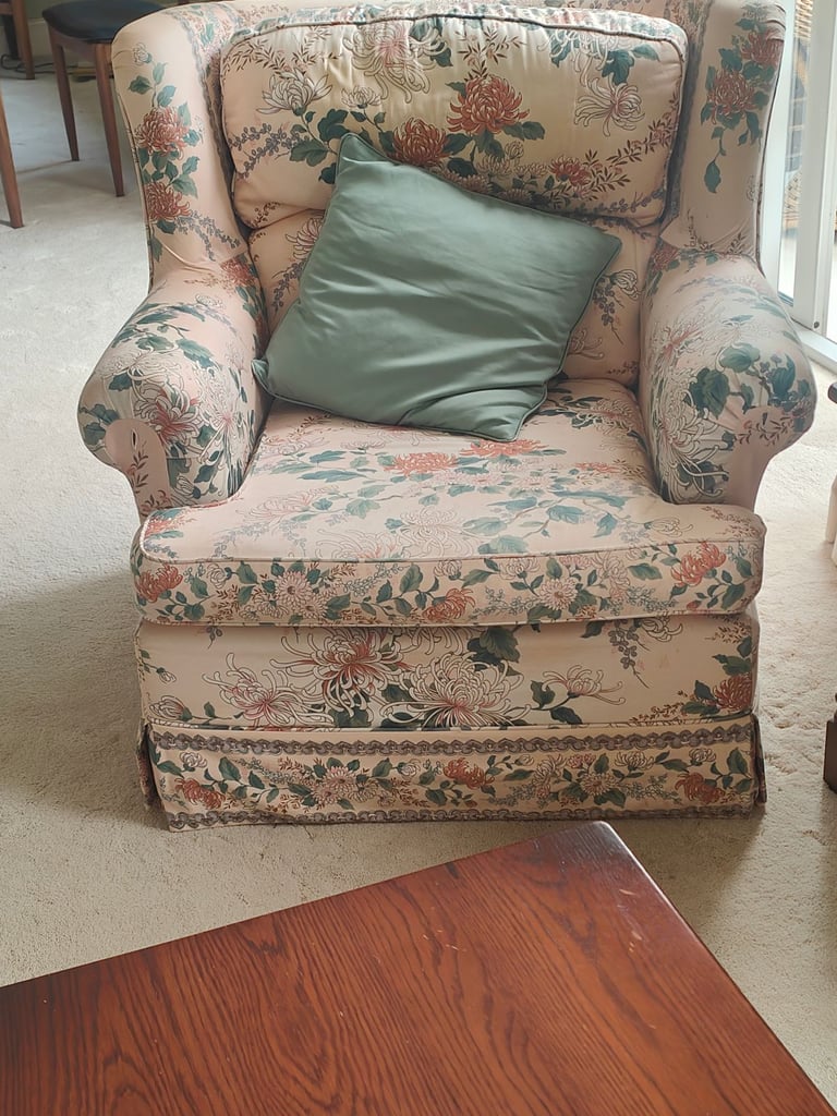 Sofa and armchairs 