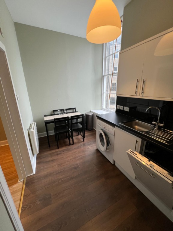 1 bedroom flat in Union Place, New Town, Edinburgh, EH1 3NQ
