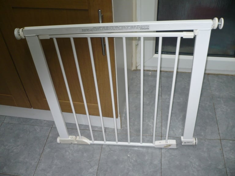 STAIR GATE.