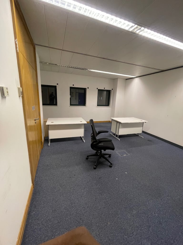 Large and small rooms for rent beauty, office therapy 