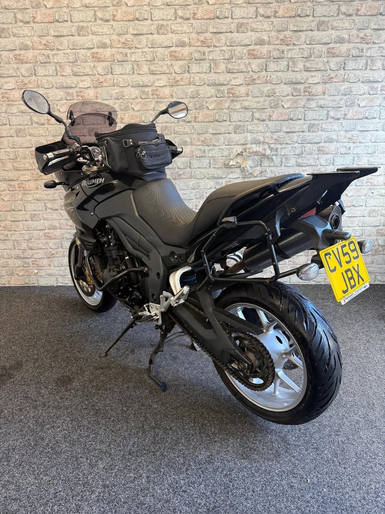 2009 Triumph Tiger 1050 - Tank bag - Panniers - Uprated end can 