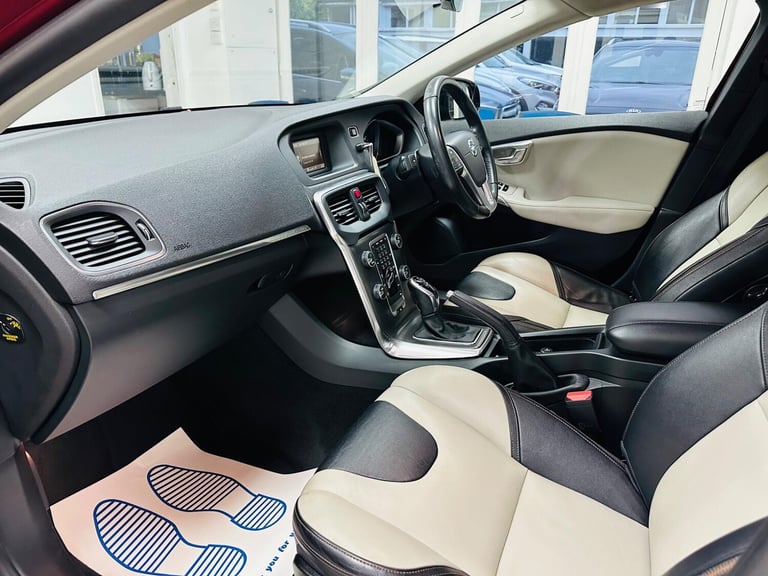 2015 Volvo V40 Cross Country 2.0 D2 Lux Auto Euro 6 (s/s) 5dr HATCHBACK Diesel Automatic