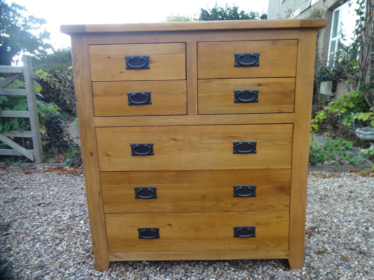 image for SOLID OAK ~~  LARGE CHEST OF DRAWERS ~~7 DRAWER ~~