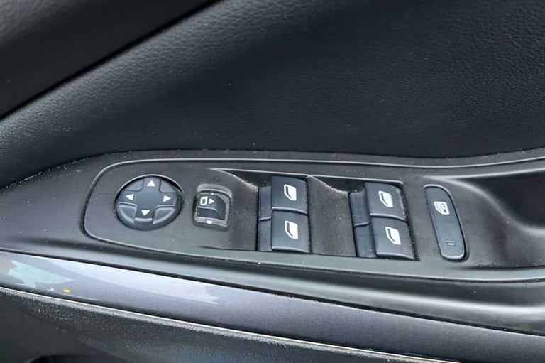 2020 Vauxhall Grandland X 1.2 Turbo SRi Nav 5dr HATCHBACK PETROL Manual