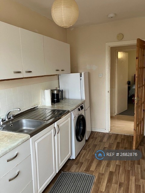 2 bedroom flat in Oldcroft Place, Aberdeen, AB16 (2 bed) (#2682876)