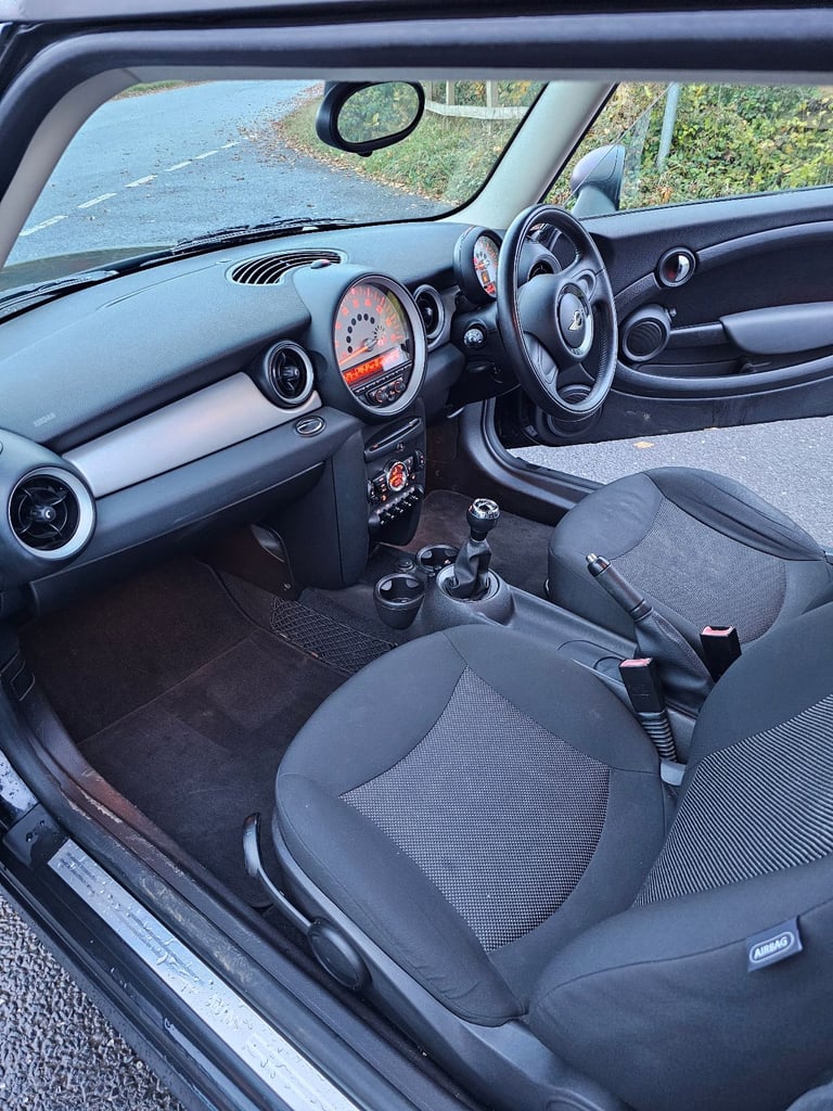 Mini One 1.6 Manual **FRESH MOT GREAT EXAMPLE**