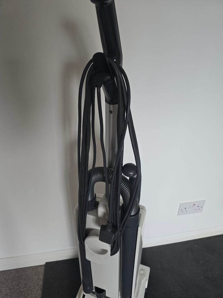 White Sebo Automatic X 1.1 Eco upright vacuum cleaner excellent working condition 