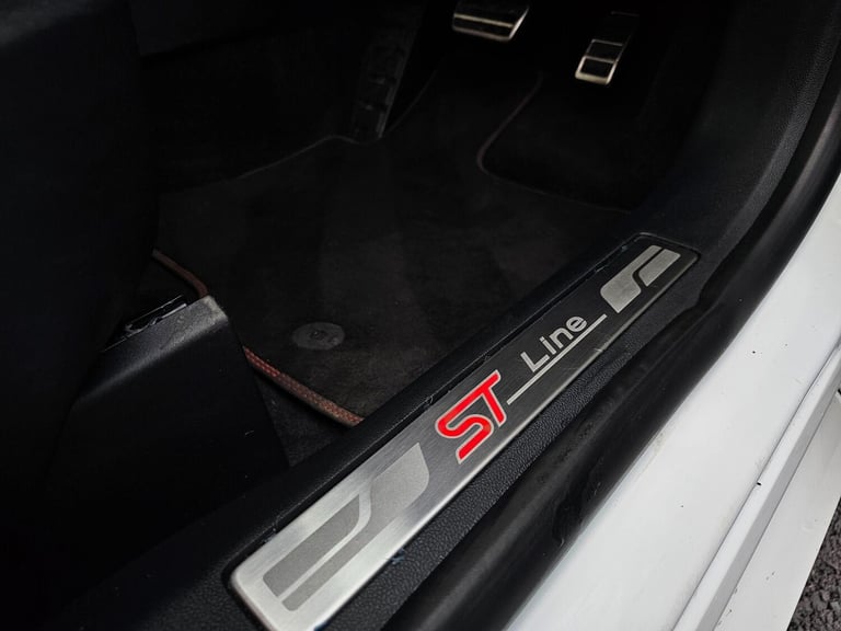  Ford Kuga 2.5 Duratec 14.4kWh ST-Line X Edition CVT Euro 6 (s/s) 5dr Petrol/Electric Hybrid Auto...