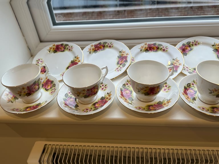 Antique Vintage Gainsborough Bone China dinner set x18