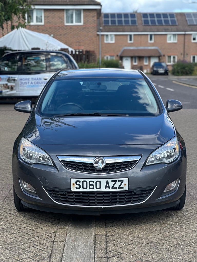 2011 Vauxhall Astra Automatic 1.6L Petrol 64,000 Miles Full Vauxhall Service History 1YR MOT 1 OWNER