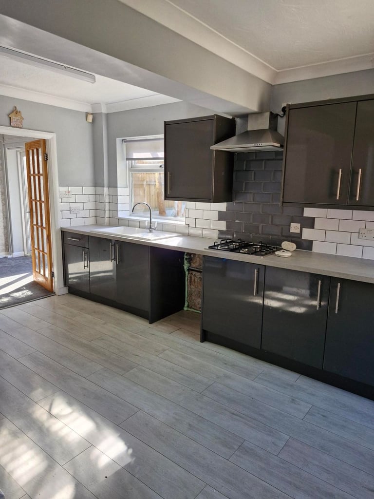 3 Bed semi-detached, Shadwell,Leeds.