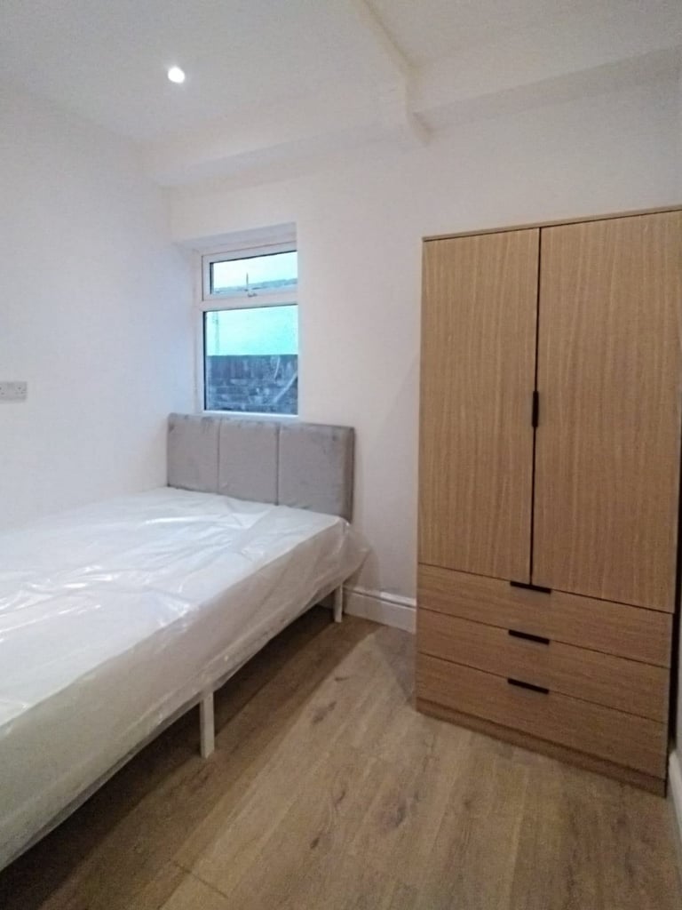 DSS GR FL2 BEDROOM GARDEN FLAT10MIN BUS WIMBLEDON10MIN WALK RAYNES PARK ONLY FOR PARENTS+CHILDREN