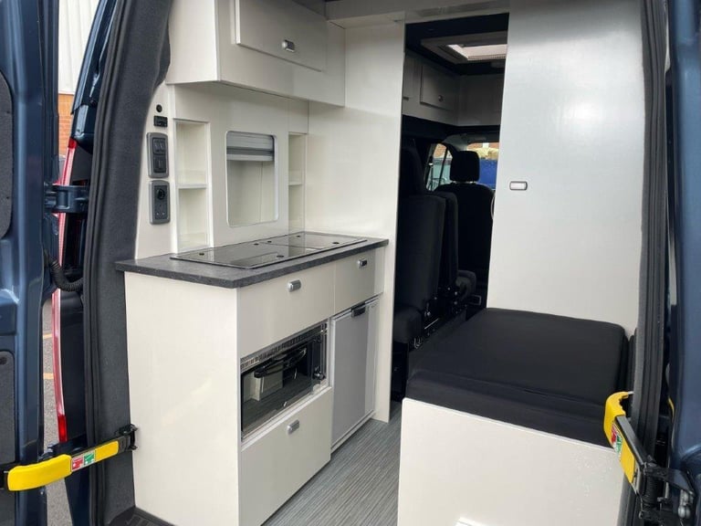 Wellhouse Maxus D7 LWB High Top