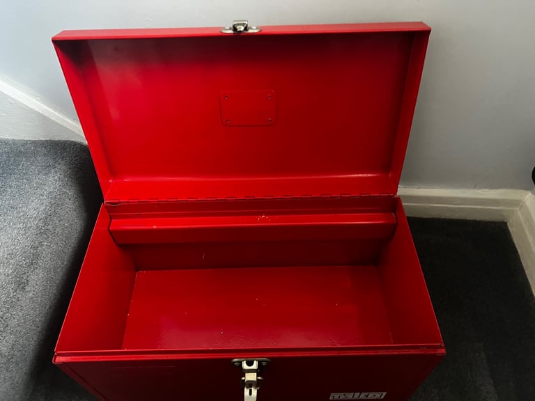 Metal tool box 