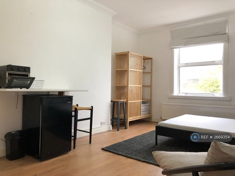 Studio flat in Lancaster Gate, London, W2 (#2669354)