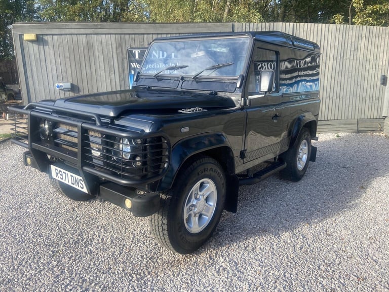  Land Rover Defender 90 2.5 TDi County Station Wagon 3dr Diesel Manual (111 bhp) Diesel Manual
