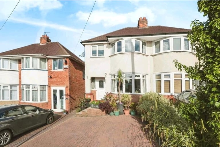 Double bedroom furnished with one person (female) living in