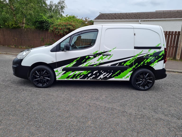 July 2017 Peugeot Partner Professional HDI Diesel Van 1560cc 100 Brake Horse Power Three Front Seats