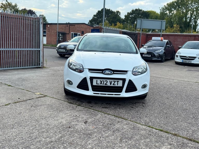 2012 Ford Focus 1.6 Zetec Euro 5 5dr HATCHBACK Petrol Manual