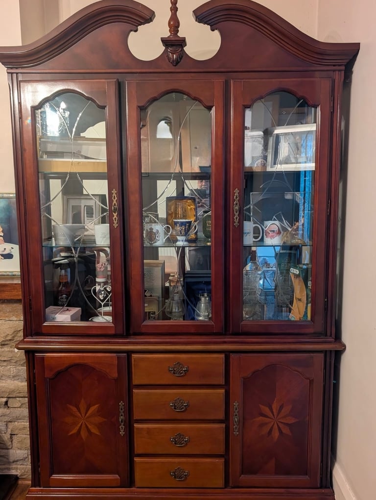 Beautiful Mahogany dining room dresser!! 
