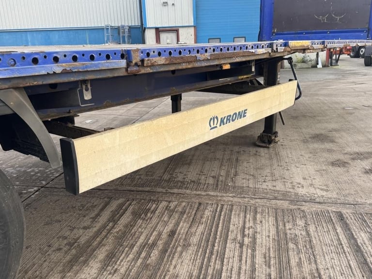 KRONE FLATBED TRI AXLE TRAILER 