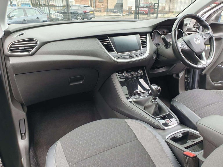 2018 Vauxhall Grandland X 1.2 Turbo Sport Nav SUV 5dr Petrol Manual Euro 6 (s/s) (130 ps) HATCHBA...