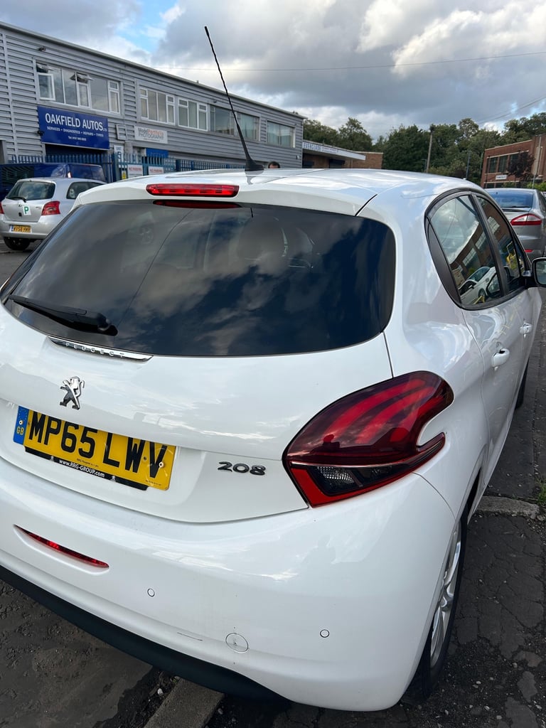 PEUGEOT 208 2016 white manual