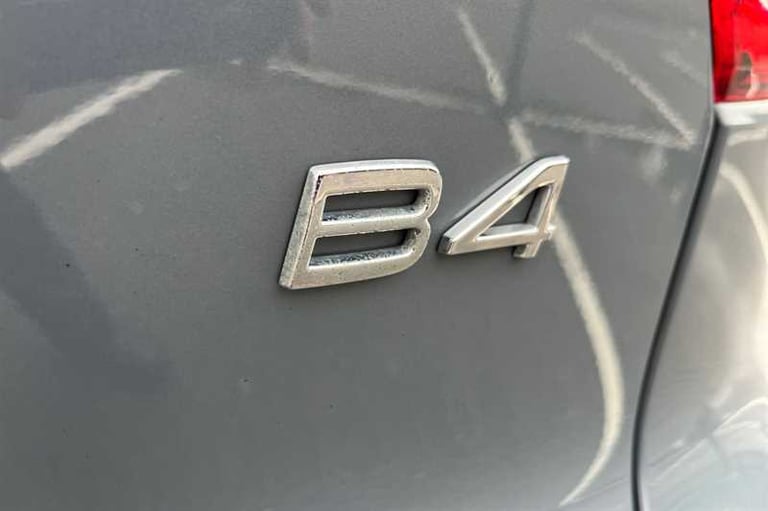 2021 Volvo XC40 2.0 B4 MHEV R-Design SUV 5dr Petrol Hybrid Auto Euro 6 (s/s) (197 ps) SUV Hybrid ...