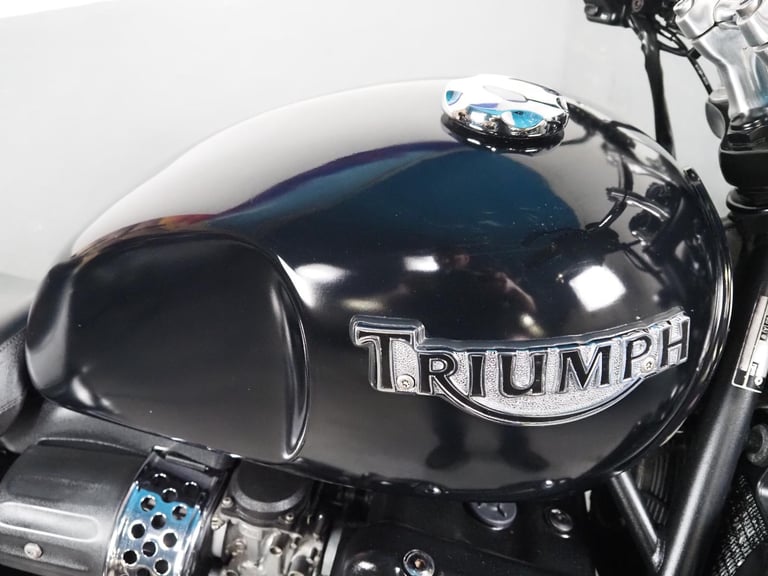 Triumph Thunderbird Sport 900 triple ,fantastic classic naked roadster 