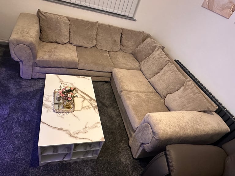 Verona Plush Velvet Corner Sofa – Like New