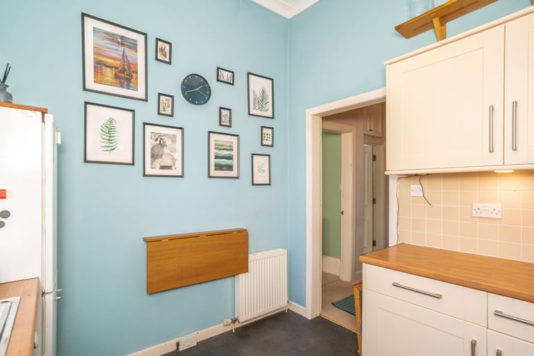 Bright, spacious, extremely well presented 3 bedroom property in Bruntsfield