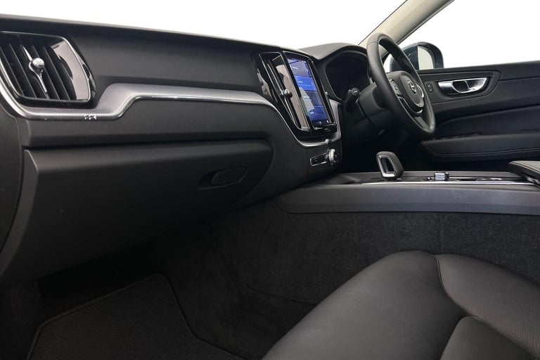 2022 Volvo XC60 Momentum, B5 AWD mild hybrid ESTATE Petrol/Electric Hybrid Automatic