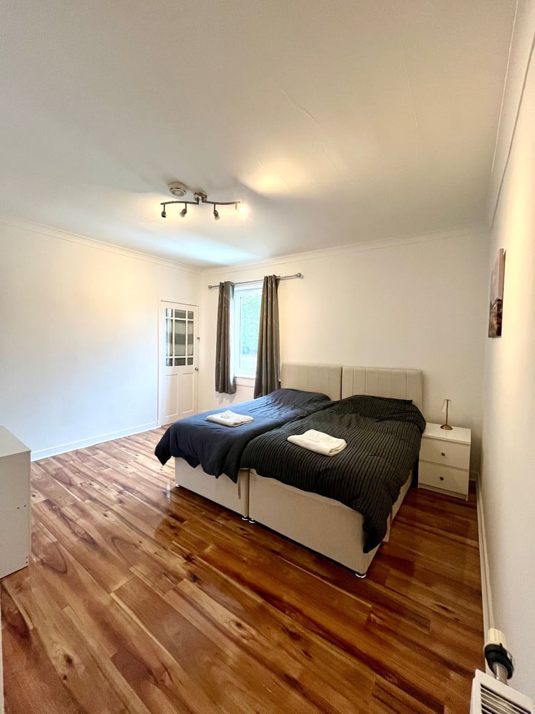 Broomhouse Road. 3 Double Bedrooms Available 1st January 2026.