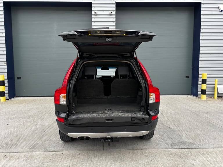 VOLVO XC90 2.4 D5 SE 2007 57 AUTOMATIC 7 SEATER IN BLACK 