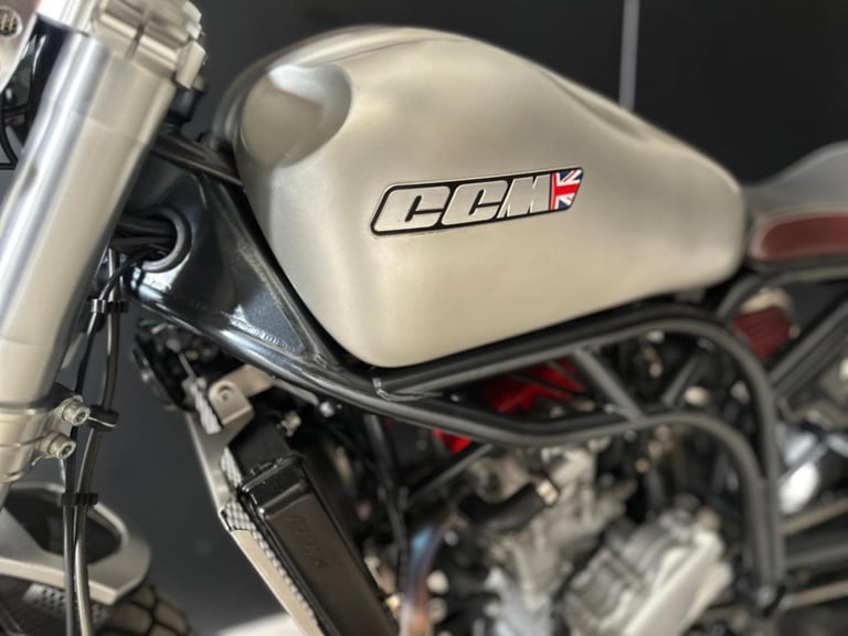 STUNNING LOW MILEAGE 2019/69 CCM SPITFIRE FLAT TRACKER