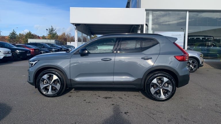 2023 Volvo XC40 Ultimate, B4 mild hybrid, Petrol, Dark ESTATE N/A Automatic