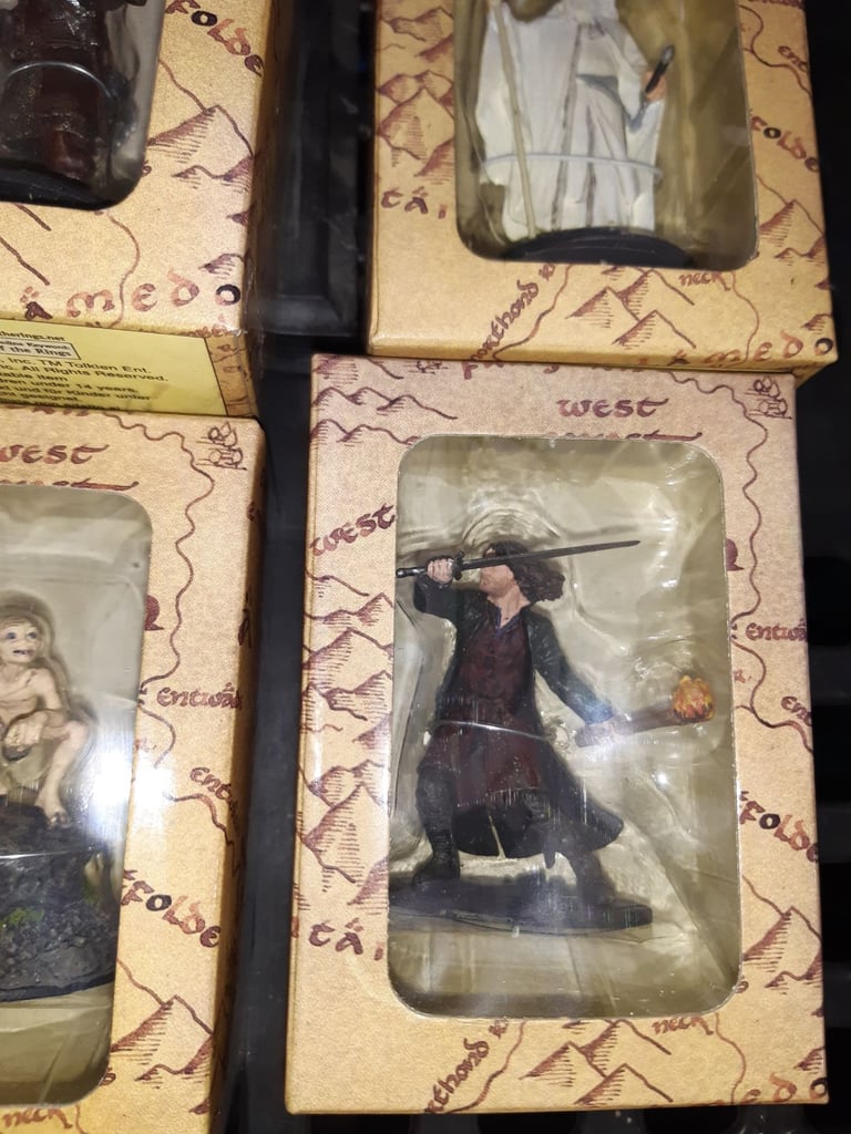 Boxed lord of rings figures collectable