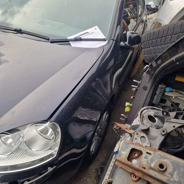 Breaking spare parts vw golf mk5 tdi