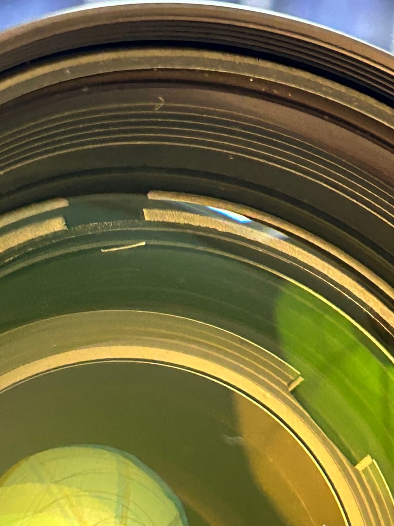 Canon EF 70-200mm f/2.8 L USM – Legendary Pro Telephoto Zoom – Boxed with Hood & Case