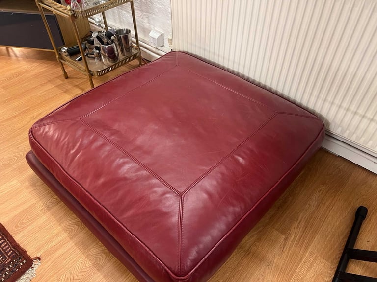 Luxury Red Natuzzi Italia Sofa with Ottoman — Contemporary Style (RRP: £4050)