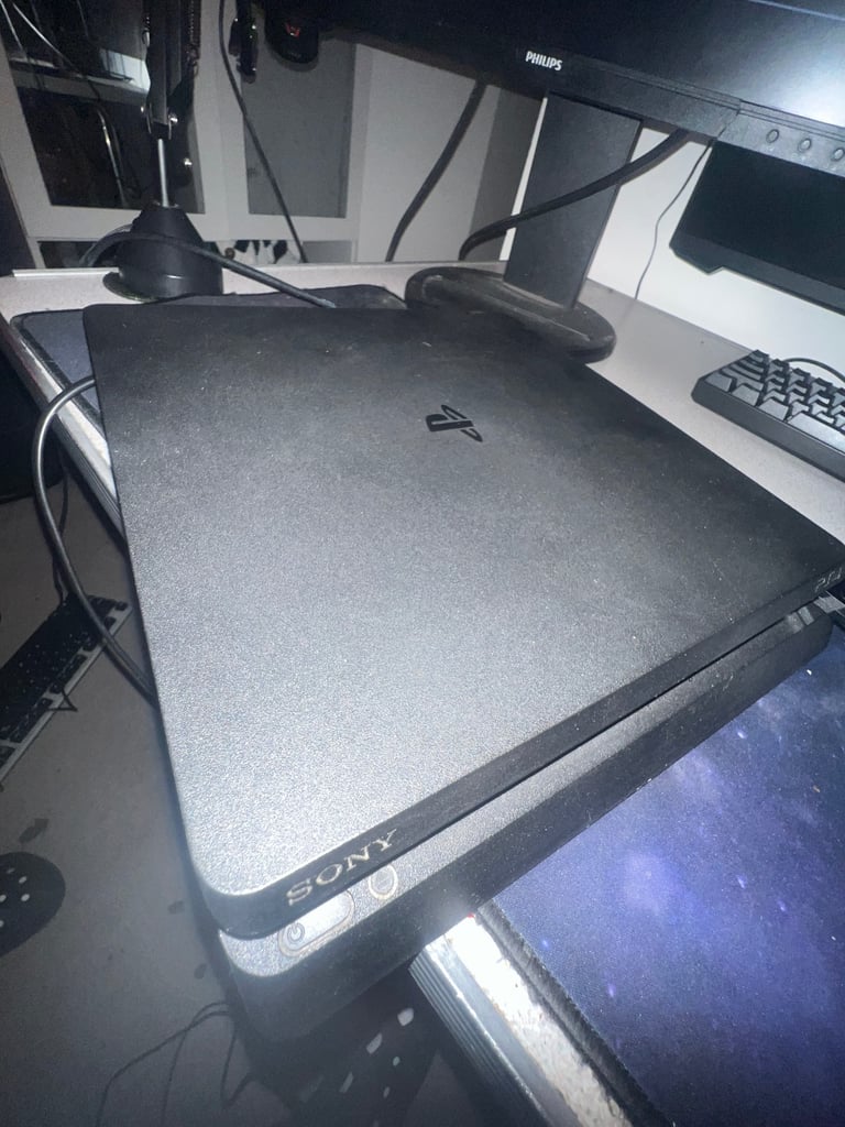 Ps4 console only and power cable No controller