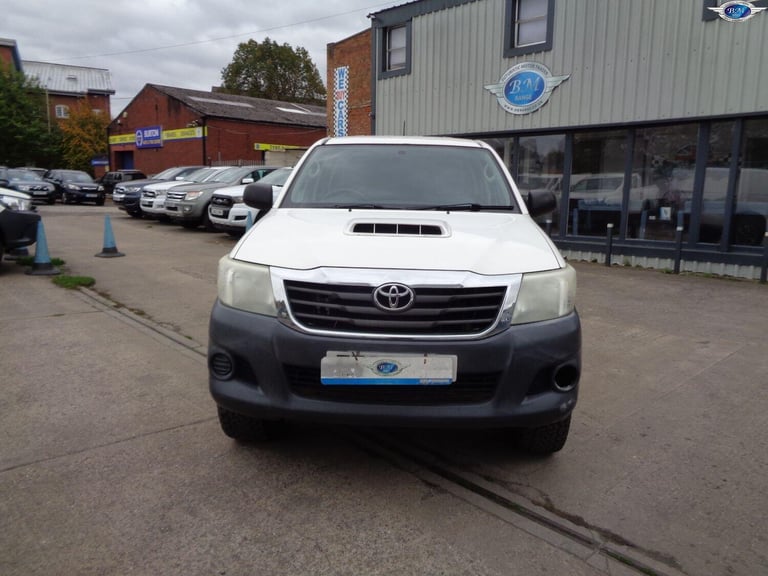 TOYOTA HILUX 2.5 D-4D HL2 White Manual Diesel 2012