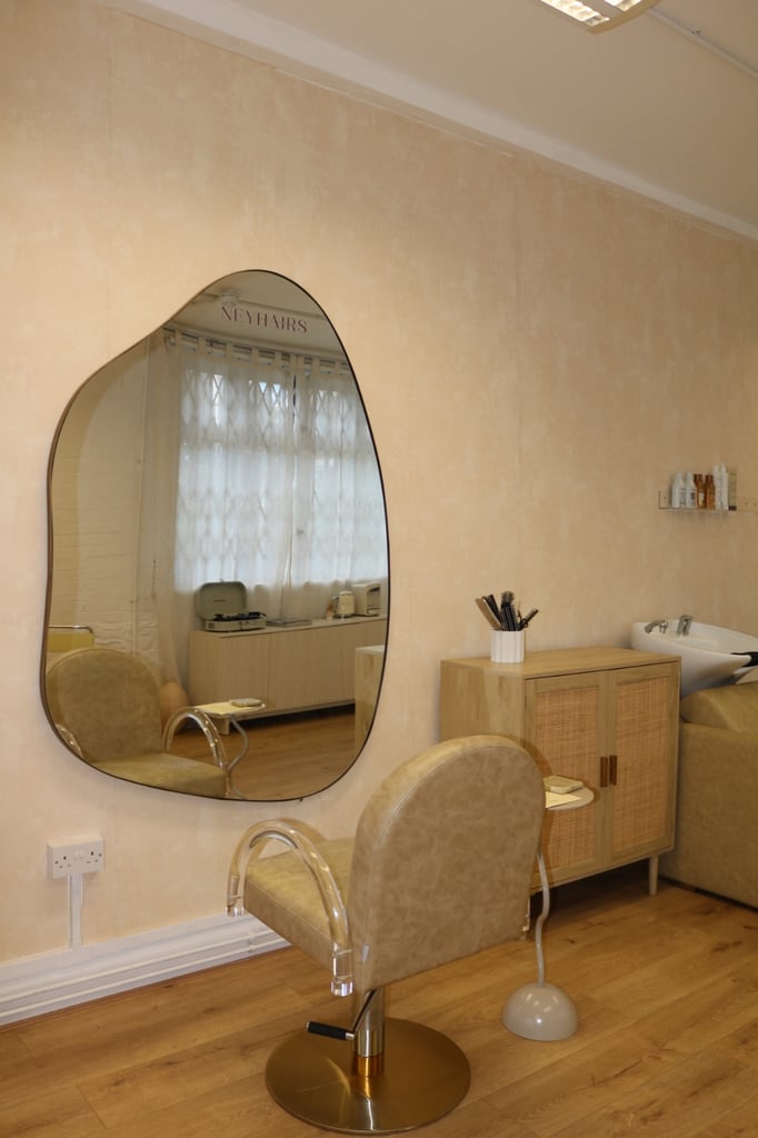 Salon Chair for Rent – Private Studio – Finsbury Park (Free Parking!)