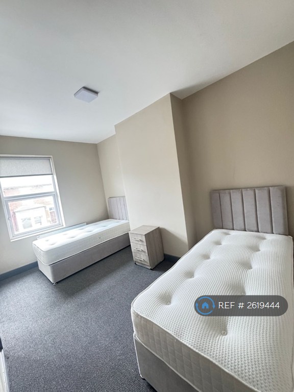 6 bedroom house in Keswick Road, Blackpool, FY1 (6 bed) (#2619444)