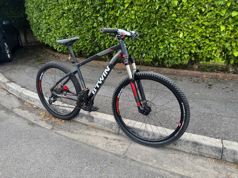 B-twin rockrider 540 medium frame 27.5 mountain bike 
